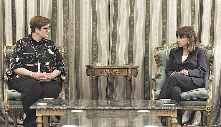 Σταθερή γέφυρα επικοινωνίας μεταξύ Ελλάδας και Αυστραλίας χαρακτήρισε η Πρόεδρος της Δημοκρατίας Κατερίνα Σακελλαροπούλου τη δυναμική παρουσία και συμμετοχή των Ελλήνων ομογενών στην πολιτική, οικονομική και κοινωνική ζωή της Αυστραλίας.