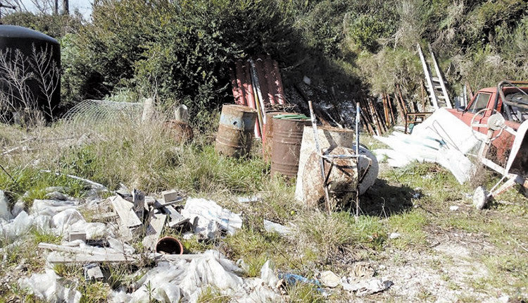 Πρώτα πρόστιμα για... “επικίνδυνα” οικόπεδα