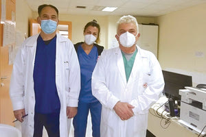 Από το πρωί μέχρι το βράδυ, 7 ημέρες την εβδομάδα, λειτουργεί το ιατρείο covid στο Κέντρο Υγείας Εσταυρωμένου, όπου υποβάλλονται σε rapid test και μοριακά τεστ χιλιάδες πολίτες