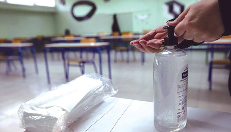 Αλλαγή σχολικού περιβάλλοντος επιβλήθηκε στον έναν μαθητή που είχε ρίξει αντισηπτικό στα μπουκάλια νερού συμμαθητριών του