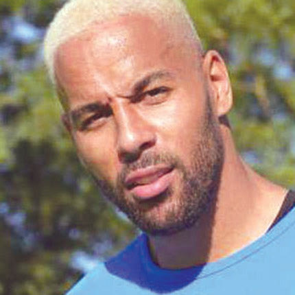 Ο Ντέιβις Επασί