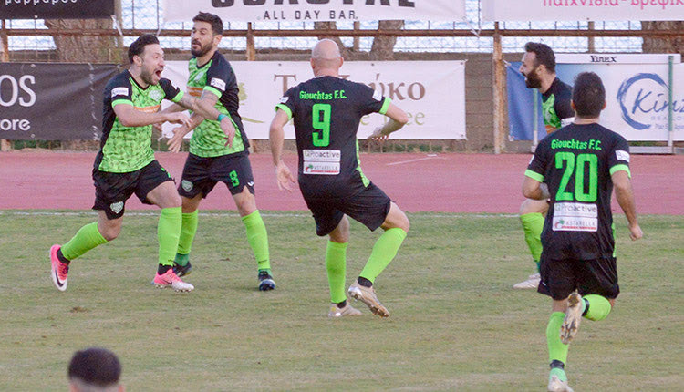 Ο Δωματάς πανηγυρίζει με Φραγκουλάκη και Κατσικοκέρη το «χρυσό» γκολ