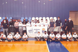 Τα παιδιά που συμμετείχαν στο πρόγραμμα της FIBA στο κλειστό Αλικαρνασσού