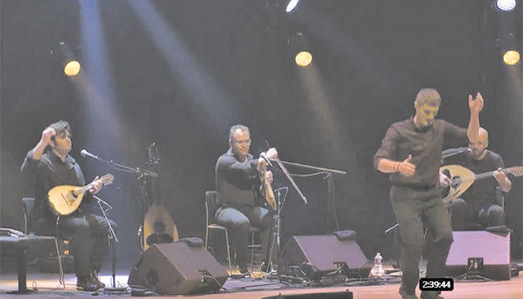 ΣΤΗ PHILHARMONIE DE PARIS ΓΙΑ ΤΑ 200 ΧΡΟΝΙΑ ΤΗΣ ΕΛΛΗΝΙΚΗΣ ΕΠΑΝΑΣΤΑΣΗΣ Ενθουσίασε το γαλλικό κοινό το Κρητικό Κουαρτέτο του Στέλιου Πετράκη
