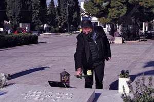 Τους τάφους του Ανδρέα Παπανδρέου και της Φώφης Γεννηματά επισκέφθηκε ο Νίκος Ανδρουλάκης