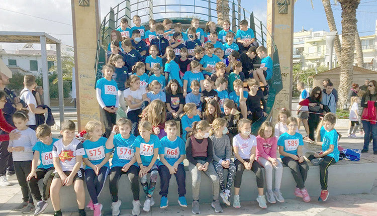 Πολλά παιδιά συμμετείχαν στο πρόγραμμα “Kids Athletics” που έγινε παράλληλα με τον Γύρο Σητείας