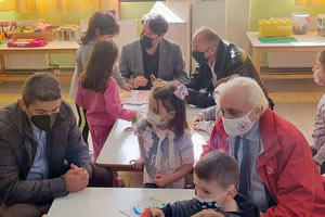 Ο κ. Αυγενάκης με εκπροσώπους της ΟΧΕ σε σχολείο στο Αρκαλοχώρι