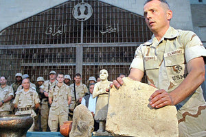 Στην πολύπλοκη διαδιακασία του εγκιβωτισμού στα γραφεία της Εισαγγελίας της Νέας Υόρκης βρίσκονται οι 47 αρχαιότητες που θα επιστρέψουν στην Ελλάδα και κατείχε παράνομα ο Michael Steinhardt