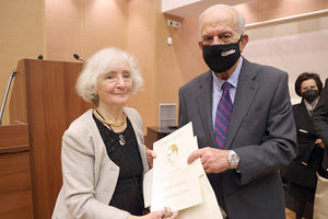 ΤΙΜΗΘΗΚΕ ΧΘΕΣ ΜΕ ΤΟ ΒΡΑΒΕΙΟ “Ν. ΚΑΖΑΝΤΖΑΚΗΣ” Η ΑΣΠΑΣΙΑ ΠΑΠΑΔΟΠΕΡΑΚΗ Ένα έμπρακτο «ευχαριστώ» από την γενέτειρά της