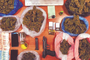 Πουλούσαν το χασίς από τα… παρτέρια