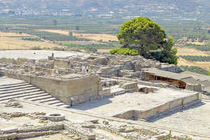 Πρόκειται για τη «Μελέτη στερέωσης και αποκατάστασης αρχαίων καταλοίπων, κατασκευής στεγάστρων και στερέωσης πρανών Μινωικού Ανακτόρου Φαιστού»