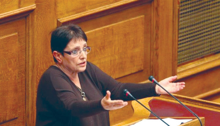 Αρχηγό κόμματος έκανε... ξανά την Αλέκα Παπαρήγα ο αντιπρόεδρος της Βουλής Απόστολος Αβδελάς ο οποίος κάλεσε στο βήμα τη γενική γραμματέα του ΚΚΕ, δίνοντας της τον λόγο