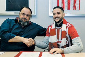 Ο Μανωλάς με τον πρόεδρο του Ολυμπιακού κ. Μαρινάκη