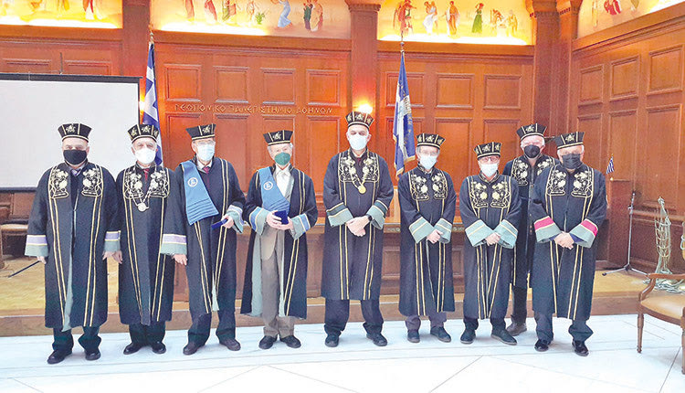    Ύψιστη τιμή  Επίτιμος διδάκτωρ του Γεωπονικού Πανεπιστημίου Αθηνών (ΓΠΑ) αναγορεύθηκε ο συντοπίτης μας και συνεργάτης της «Π» Ανδρέας Αγγελάκης