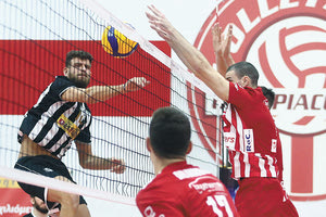 Ο Τσέλιος σε φάση από το ματς Ολυμπιακός-ΟΦΗ