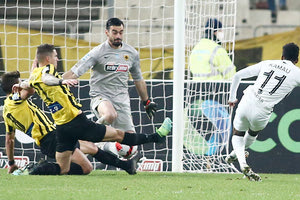 Ο Καμάο πλασάρει άψογα για το 1-2