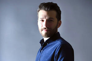 Ο ΕΡΜΗΝΕΥΤΗΣ ΘΟΔΩΡΗΣ ΒΟΥΤΣΙΚΑΚΗΣ ΜΙΛΑ ΣΤΗΝ “Π” MΕ ΑΦΟΡΜΗ ΤΗ ΣΥΝΑΥΛΙΑ ΤΟΥ ΣΤΟ ΠΣΚΗ “Μετά τον Ερωτόκριτο, ένιωσα και λίγο Κρητικός”