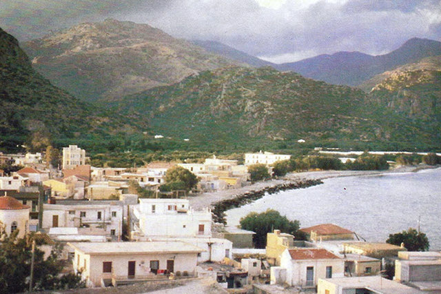 ΦΩΤΟΗΜΕΡΑΣ: Η Παλαιόχωρα ήταν το 1975 ένας μικρός οικισμός.
