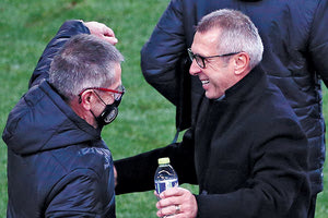 «Μέλι έσταξε» για τους συνεργάτες του ο Νιόπλιας