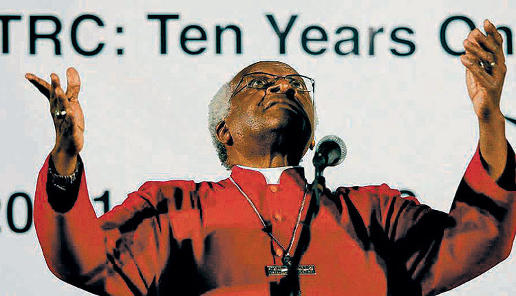 Ο πρώην αρχιεπίσκοπος της Νότιας Αφρικής Ντέσμοντ Τούτου