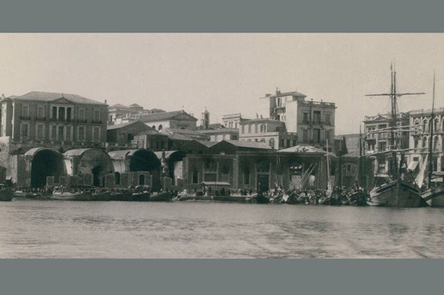 ΦΩΤΟΗΜΕΡΑΣ: Το Ηράκλειο όπως φαινόταν (το 1925) καθώς έμπαινες στο λιμάνι.
