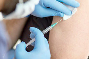 Μετάλλαξη “Όμικρον”: Πόσο αποτελεσματικά είναι τα εμβόλια έναντι του νέου στελέχους