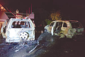 Τα δύο οχήματα καταστράφηκαν ολοσχερώς