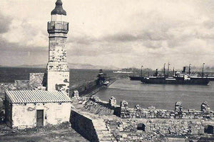 ΦΩΤΟΗΜΕΡΑΣ: Το λιμάνι του Ηρακλείου φωτογραφημένο από τον Κούλε, όταν ακόμη “έστεκε” ο φάρος που αργότερα κατεδαφίστηκε.