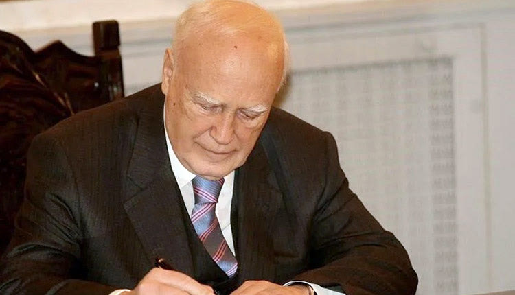 Πάνδημο αντίο στον Κάρολο Παπούλια