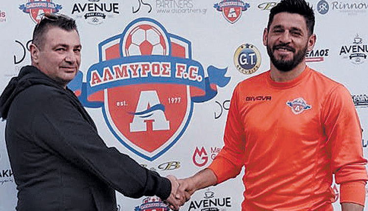   Ο Μιχάλης Φραγκουλάκης με τον παράγοντα    του Αλμυρού κ. Γαβαλά