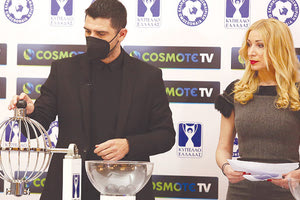 Ο Κώστας Κατσουράνης επί το έργον