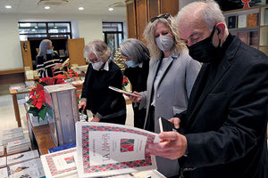 ΒΙΚΕΛΑΙΑ ΒΙΒΛΙΟΘΗΚΗ Στο χριστουγεννιάτικο παζάρι βιβλίου ο δήμαρχος Ηρακλείου