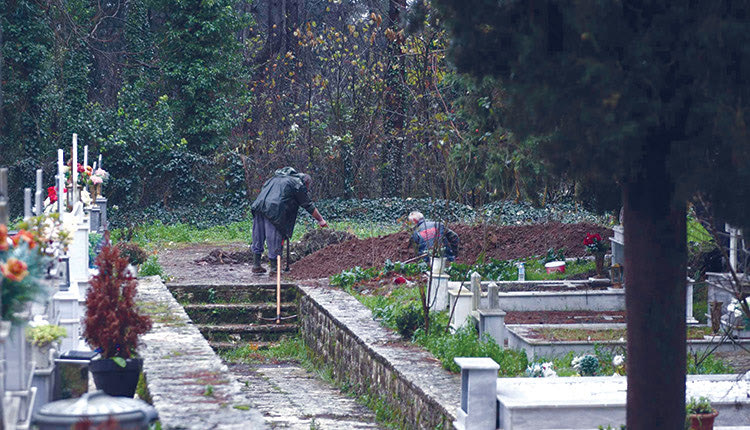 Όλα είναι έτοιμα στο νησί των Ιωαννίνων για την ταφή του Κάρολου Παπούλια