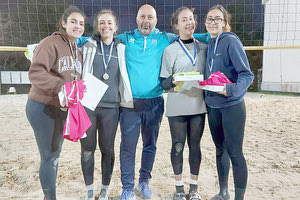 Οι αθλήτριες του Ηρακλείου με τον κ. Προύφα