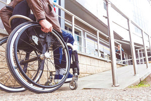 Διευκολύνεται η πρόσβαση των ΑμεΑ