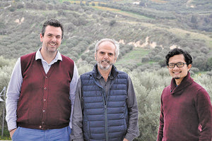 Η Ομάδα Δυναμικής Δομικής ΙΤΕ-ΙΜΒΒ: Δρ. Γιώργος Γκουρίδης, Μπάμπης Ποζίδης, Δρ. Yusran Muthahari