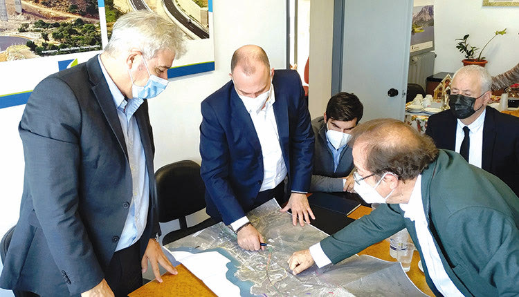 σύσκεψη στα γραφεία του Οργανισμού Ανάπτυξης Κρήτης, με τον αρμόδιο υφυπουργό Υποδομών Γιώργο Καραγιάννη