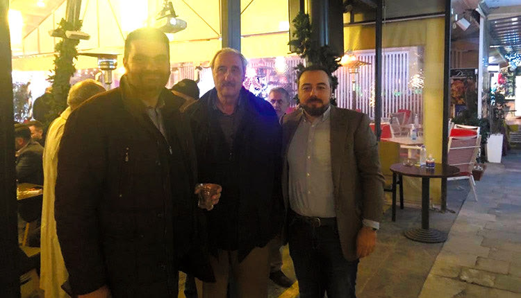 Ο πατέρας του νέου αρχηγού του ΠΑΣΟΚ Μαρίνος Ανδρουλάκης πλαισιωμένος από τον Φραγκίσκο Παρασύρη και τον Στ. Τζεδάκη στο