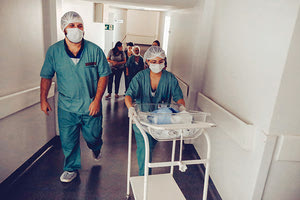 νεογνά νοσηλεύονται στο ΠΑΓΝΗμε κοροναϊό