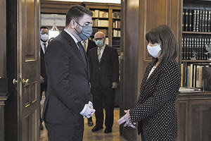 Tην Πρόεδρο της Δημοκρατίας, Κατερίνα Σακελλαροπούλου, επισκέφθηκε ο Νίκος Ανδρουλάκης στο Προεδρικό Μέγαρο