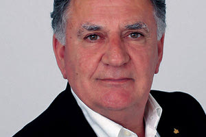 Ο δήμαρχος Μινώα Μανόλης Φραγκάκης