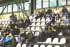 Τους φιλάθλους του ΟΦΗ για την υπέροχη ατμόσφαιρα που δημιούργησαν στο παιχνίδι με την Κηφισιά, ευχαρίστησε  η διοίκηση του τμήματος. Η αλήθεια είναι ότι με τέτοια ματς που αποτελούν πραγματική διαφήμιση του βόλεϊ, το κλειστό του ΒΑΚ μπορεί να γίνει ακόμα πιο «θερμό» στη συνέχεια.