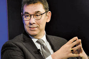 ο επικεφαλής (CEO) της Pfizer, Αλμπερτ Μπουρλά