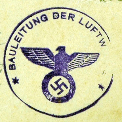 Η σφραγίδα της Μηχανικής Υπηρεσίας του αεροδρομίου Καστελλίου, (Bauleitung Luftwaffe). Οι άντρες της  Μηχανικής Υπηρεσίας, (σκληροί γερμανοί που υπηρετούσαν τη χειρότερη μορφή του φασισμού),  διένειμαν  καθημερινά τους καταναγκαστικούς εργάτες στα οχυρωματικά έργα του πολεμικού αεροδρομίου Καστελλίου (αρχείο Γεωργίου Α. Καλογεράκη)δ