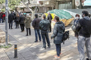 Σε πολλές περιοχές της χώρας σχηματίζονται ουρές για ένα rapid test;