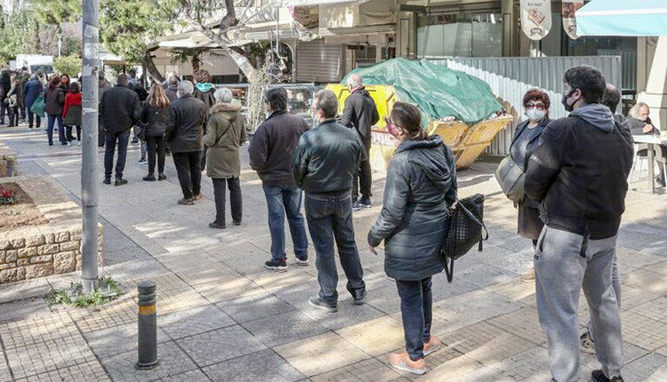 Σε πολλές περιοχές της χώρας σχηματίζονται ουρές για ένα rapid test;