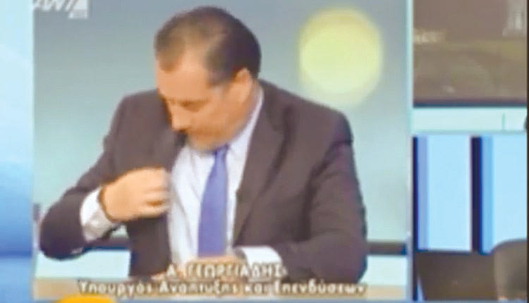 ΑΔΩΝΙΣ ΤΟΥΙ ΓΙΑ ΦΤΥΣΙΜΟ ΣΤΟΝ ΚΟΡΦΟ ΤΟΥ