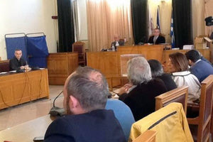 ΔΗΜΑΙΡΕΣΙΕΣ ΣΤΗ ΛΟΤΖΙΑ: Η πανδημία... απειλεί τη μυστικότητα της ψήφου