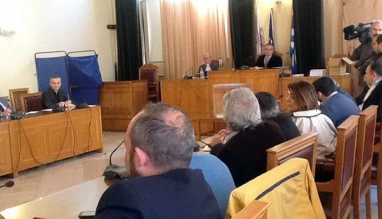 ΔΗΜΑΙΡΕΣΙΕΣ ΣΤΗ ΛΟΤΖΙΑ: Η πανδημία... απειλεί τη μυστικότητα της ψήφου
