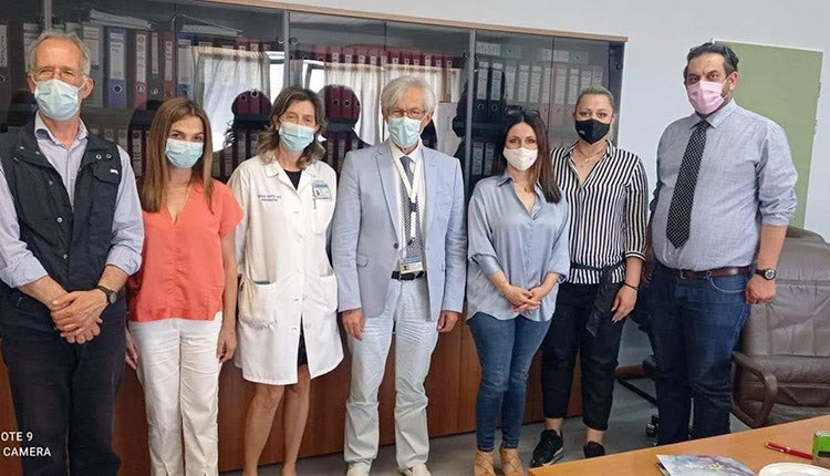 Οι κ.κ. Χαλκιαδάκης, Κτενιαδάκης, Γαλανάκης, διευθυντής Παιδιατρικής, με την επικ. καθηγήτρια Παιδιατρικής Πανεπιστημίου Κρήτης Χρυσούλα Περδικογιάννη και την διευθύντρια της Παιδοψυχιατρικής Μαρία Μπάστα